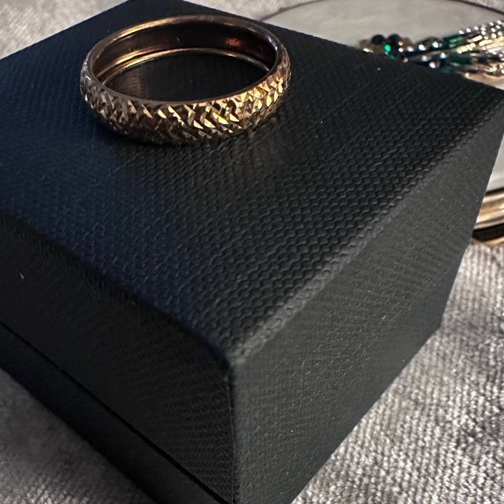 14k vintage Gold Band - Picture 3 of 9